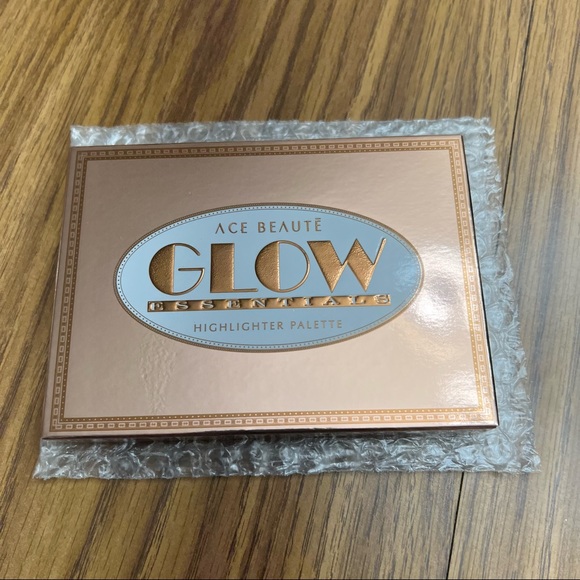NIB ACE Beaute Glow Essentials Highlighter Palette - Picture 2 of 10